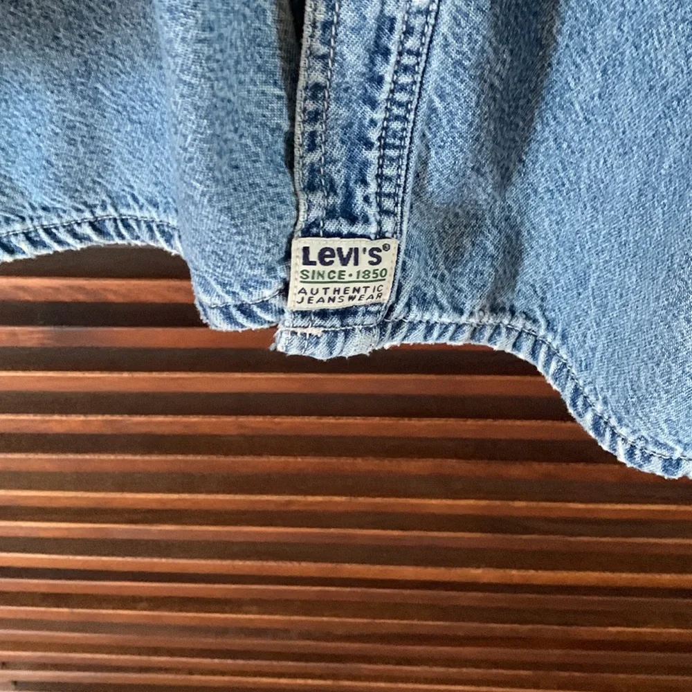 🎉NEW LISTING!🎉Vintage Levi’s shirt/shacket